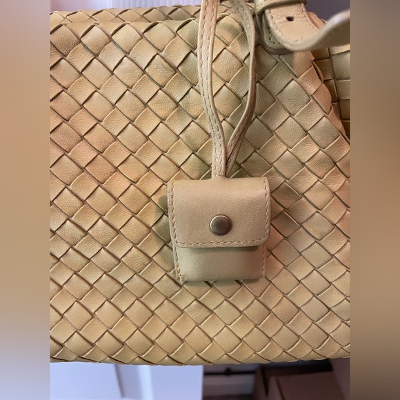 Authentic Bottega Veneta Habdbag - Picture 2 of 12